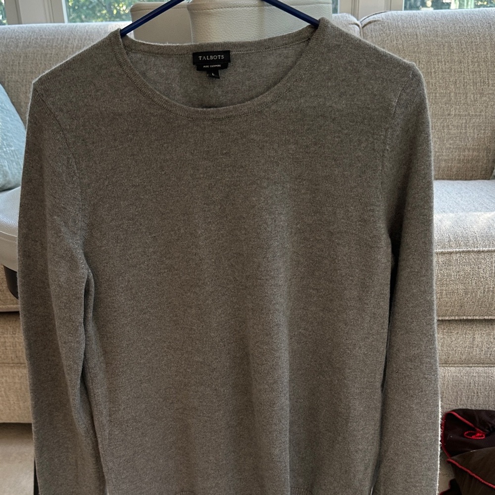 LIKE NEW!!  CASHMERE!! Talbots CASHMERE Classic Gray Knit sweater